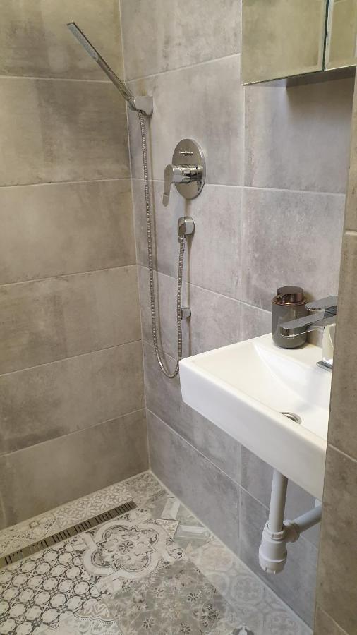 Brand New Sunny Apartment On Andrassy Street Будапеща Екстериор снимка