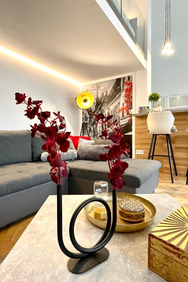 Brand New Sunny Apartment On Andrassy Street Будапеща Екстериор снимка